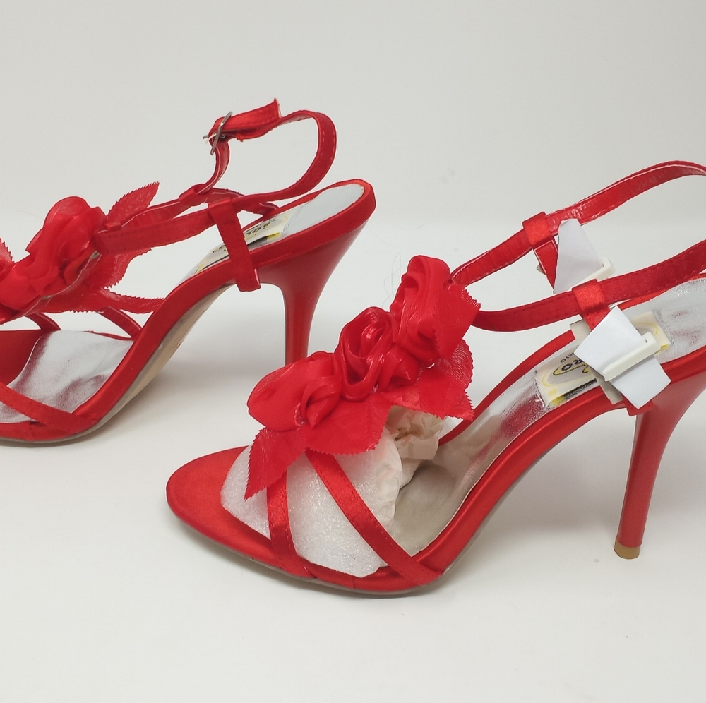 Sz 7.5 Red Bolaro by Summer Rio Floral slingbacks